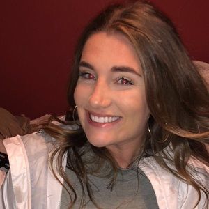 Meet your Posher, Holly